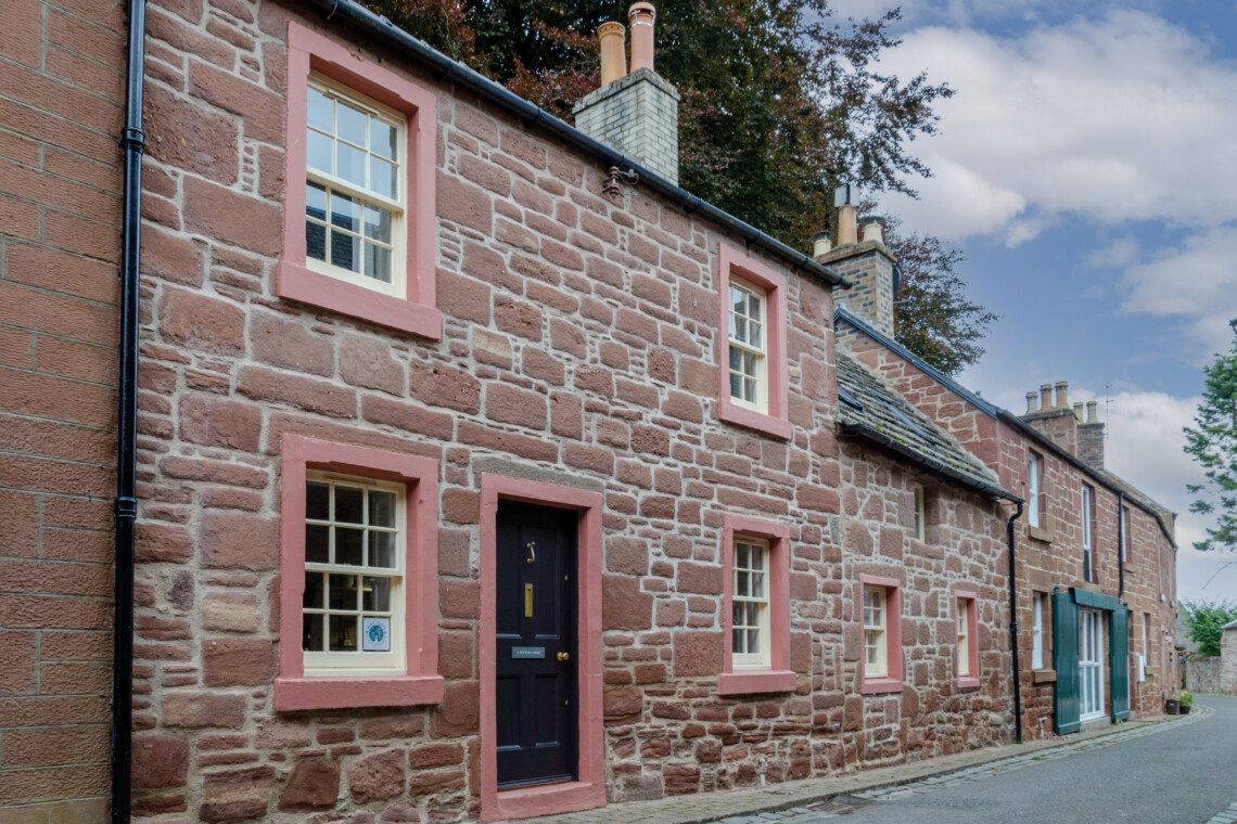 Exterior of Kirk Wynd Cottage, Kirriemuir