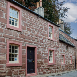 Exterior of Kirk Wynd Cottage, Kirriemuir