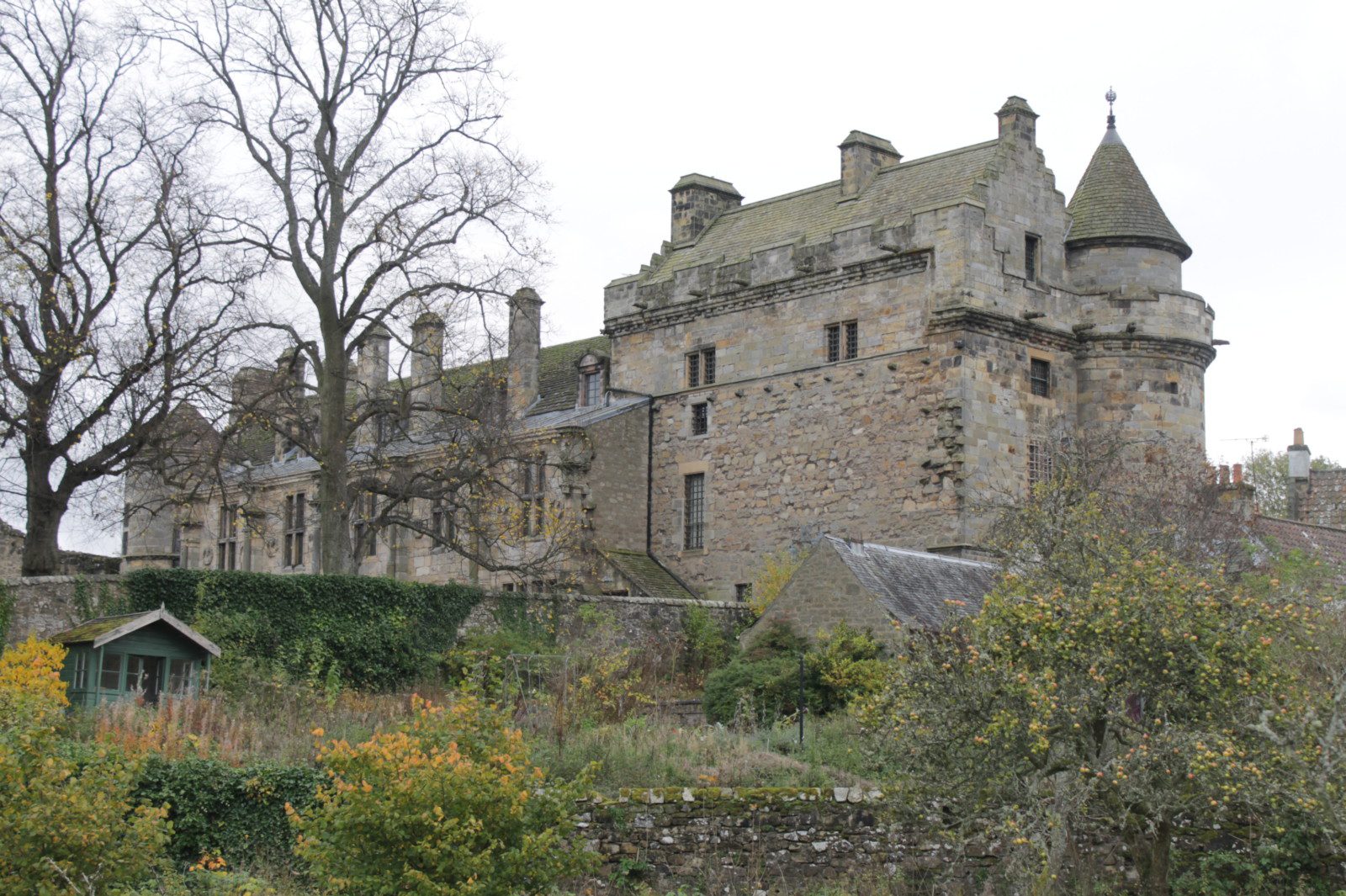 Falkland_Palace_from_the_NW